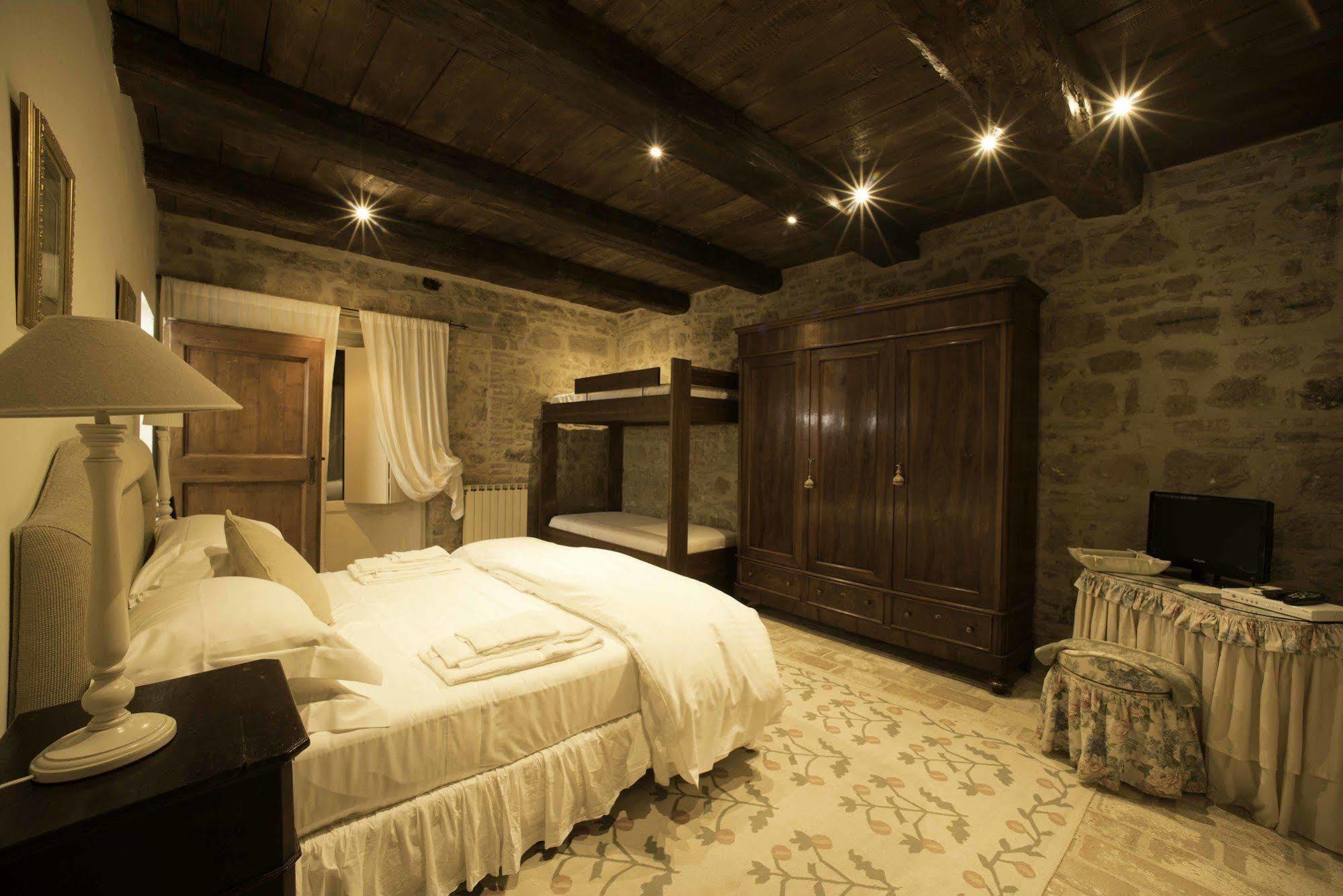 Tenuta Santo Pietro П'єнца Екстер'єр фото