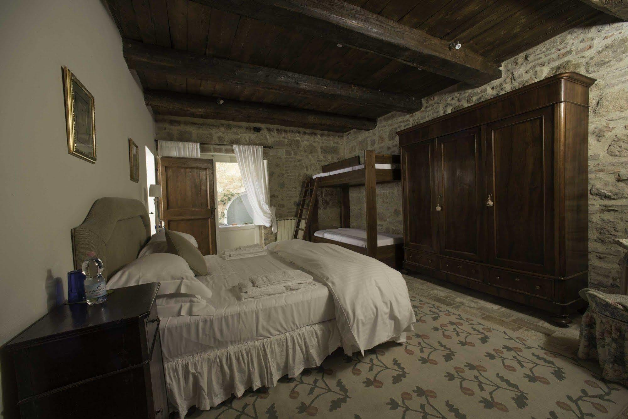 Tenuta Santo Pietro П'єнца Екстер'єр фото